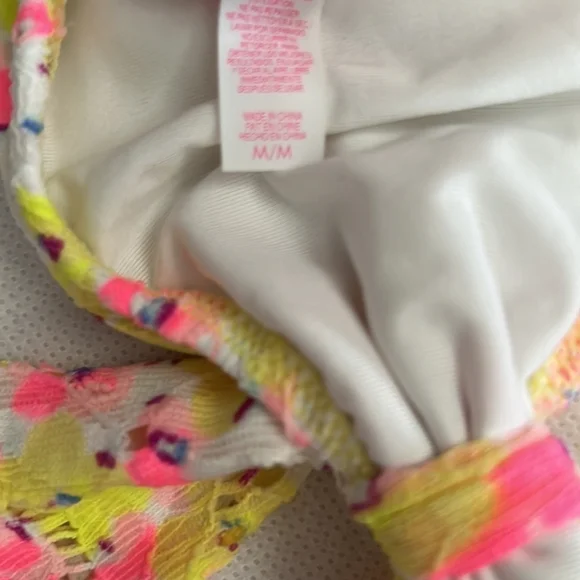 NWT Victoria’s Secret Bandeau Bikini Top size Med with removable straps - Picture 7 of 8